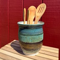 Keramik Blau Croc | Utensilien Halter Handgefertigtes Utensilienglas Keramik-Küchenhalter Keramik Blau Croc | Utensilien Halter Handgefertigtes Utensilienglas Keramik-Küchenhalter von LiLoPottery