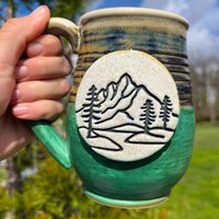 Keramiktasse Mit Berg Motiv Handgefertigte | Kaffeetasse Natur-Tasse Draußen Tasse Keramik Becher von LiLoPottery