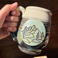 Keramiktasse Mit Berg Motiv Handgefertigte | Kaffeetasse Natur-Tasse Draußen Tasse Keramik Becher von LiLoPottery