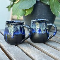 Blaue Männer Tasse von LiannaKlassenArt