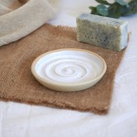Handgedrehte Weiße Keramik-Seifenschale von LibbyBallardCeramics