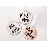 Mr & Mrs Ornament 2024 | Herr Gerade Verheiratet Erste Weihnachten Brautpaar Geschenk Mr & Mrs Ornament 2024 | Herr Gerade Verheiratet Erste Weihnachten Brautpaar Geschenk von LibelleStudioCo