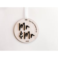Unser Erstes Weihnachten Als Mr & Ornament | Personalisierte Verzierung Hochzeit Weihnachtsschmuck Stolz Erstverheiratet 2024 Unser Erstes Weihnachten Als Mr & Ornament | Personalisierte Verzierung Hochzeit Weihnachtsschmuck Stolz Erstverheiratet 2024 von LibelleStudioCo