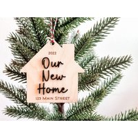 Unser Neues Zuhause Ornament 2024 | Personalisiertes Neues Geschenk New Home Makler Abschluss Adresse Unser Neues Zuhause Ornament 2024 | Personalisiertes Neues Geschenk New Home Makler Abschluss Adresse von LibelleStudioCo