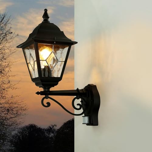 Licht-Erlebnisse XL Außen-Wandleuchte mit Bewegungsmelder NORFOLK Metall Schwarz Premium IP43 H:47cm Terrasse Hauswand Außenleuchte Wandlampe Sensor Antik rustikal von Licht-Erlebnisse