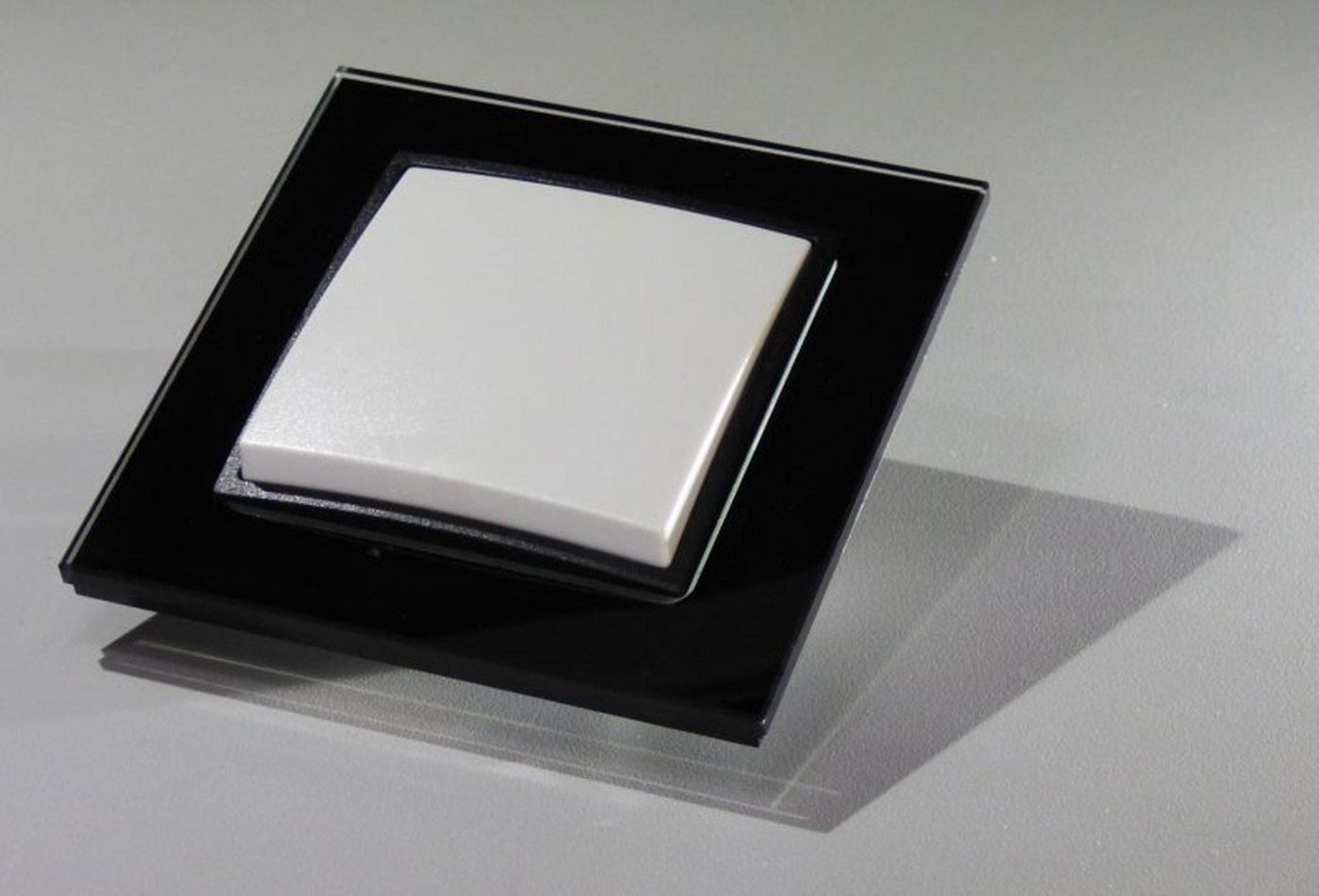 Lichtideen Schalter 7381 ABELKA Nuovo Glasscchalterserie schwarz Taster mit+ohne Symbol (Antennendose, Steckdose mit USB lieferbar) von Lichtideen