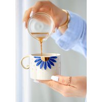 Dunkelblauer Gerbera | Keramiktasse Kaffeetasse Handgemacht Handmade 24K Gold Geschenk Muttertag Geburtstag Mug Ceramic Cup von LiebedeineTasse