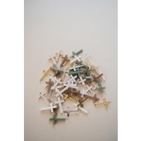 Moderne Tischdeko Zur Taufe Konfetti Acryl | Nachhaltig Und Wiederverwendbar Deko Ideen Streudeko von Liebesnaht