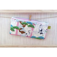 Federmäppchen/stiftemäppchen/Schlamperl/Federtasche/stiftetäschchen/Mäppchen Mit Reißverschluss, Kranichen Federmäppchen/stiftemäppchen/Schlamperl/Federtasche/stiftetäschchen/Mäppchen Mit Reißverschluss, Kranichen von Lieblingsbeutel