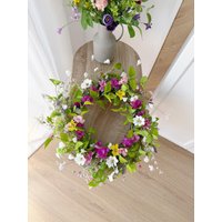 Schöner Wilder Spätsommer Türkranz - Wiesenblumen & Eukalyptus Kranz in Lila Weiß Und Gelb Kunstblumen Von Lieblingskrams von Lieblingskrams