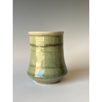 Celedon Handgemachter Keramikbecher, Ctjny4Cldn12 von LifeAndClay