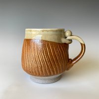 strukturierte Handgemachte Keramikkaffeetasse, Capp3 Txt7 von LifeAndClay