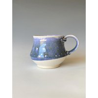 Handgemachte Keramik Kaffeetasse Mit Blautönen, cmsp4Jdow13 Handgemachte Keramik Kaffeetasse Mit Blautönen, cmsp4Jdow13 von LifeAndClay