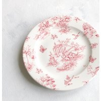 Toile De Jouy Teller 21 cm By Churchill Neu Hochzeitstorte Food Fotografie Flat Lay Styling Requisite Rosa Weiß Transferware Coquette Home Decor von LightAtelierUKShop