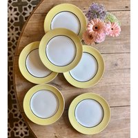 Set Mit 6 Flachen Vintage-Tellern in Gelb Und Schwarz Von Moulin Des Loups von LightBlossomBoutique