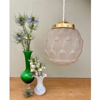 Vintage Art Deco Milchglas Kugel Pendelleuchte Vintage Art Deco Milchglas Kugel Pendelleuchte von LightBlossomBoutique