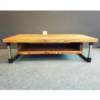 Couchtisch "Woody". Ein Echtes Unikat Aus Massivem Vollholz Couchtisch "Woody". Ein Echtes Unikat Aus Massivem Vollholz von LightFeverShop