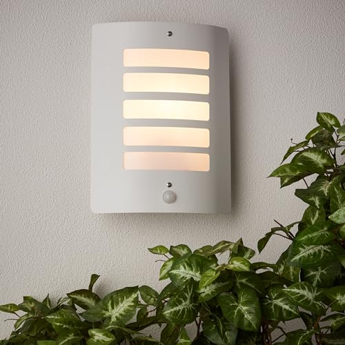 Lightbox Basic Außen Wandlampe | 29 x 23 cm | weiße Outdoor Wandleuchte mit matter Kunststoff Abdeckung & Bewegungsmelder | spritzwassergeschützt (IP44) | E27, max. 60 W | aus Metall/Kunststoff von Lightbox