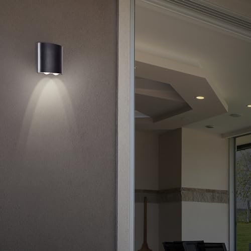 schwarze LED Outdoor Wandlampe - spritzwassergeschützte Außen Wandleuchte mit warmweißer Lichtfarbe - 13 cm Höhe x 14 cm Breite - max. 3 W - 1400 lm- als Haustürbeleuchtung aus Aluminium/Kunststoff von Lightbox