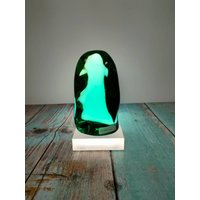 Natürliche Form Poliert Andara Kristall Klar Teal Grün 1160Gr Mit Sockel Für Sammlung Oder Meditation von Lightofandara