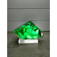 Raue Neue Oberfläche Andara Kristall Smaragdgrün 2754Gr Mit Sockel Zur Dekoration von Lightofandara