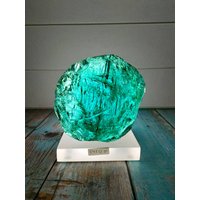 Raue Neue Oberfläche Andara Kristall Teal Grün 2450Gr Mit Sockel Zur Sammlung von Lightofandara