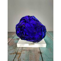 Roher Glänzender Andara Kristall Dunkelmeerblau 4035Gr Mit Sockel Zur Sammlung Oder Dekoration von Lightofandara