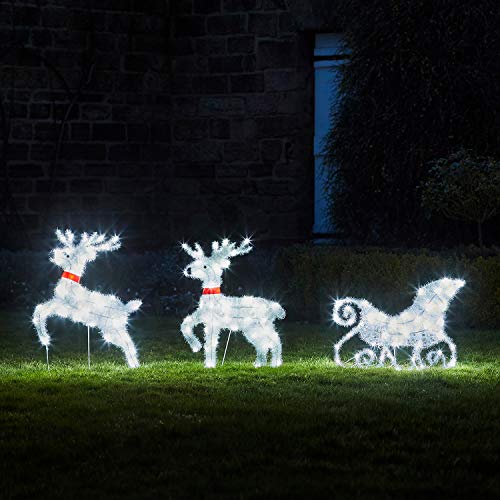 Lights4fun 120er LED Rentiere mit Schlitten Plüsch strombetrieben weiß Timer Rentier Figur Weihnachtsbeleuchtung für außen und innen Weihnachtsfigur von Lights4fun