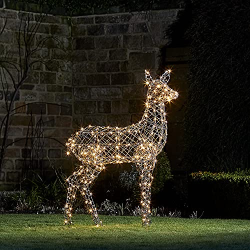 Lights4fun 130cm Harlow LED Rattan Rentier Figur REH Timer innen und außen Weihnachtsfigur Rentier Weihnachtsbeleuchtung Außen und Innen von Lights4fun