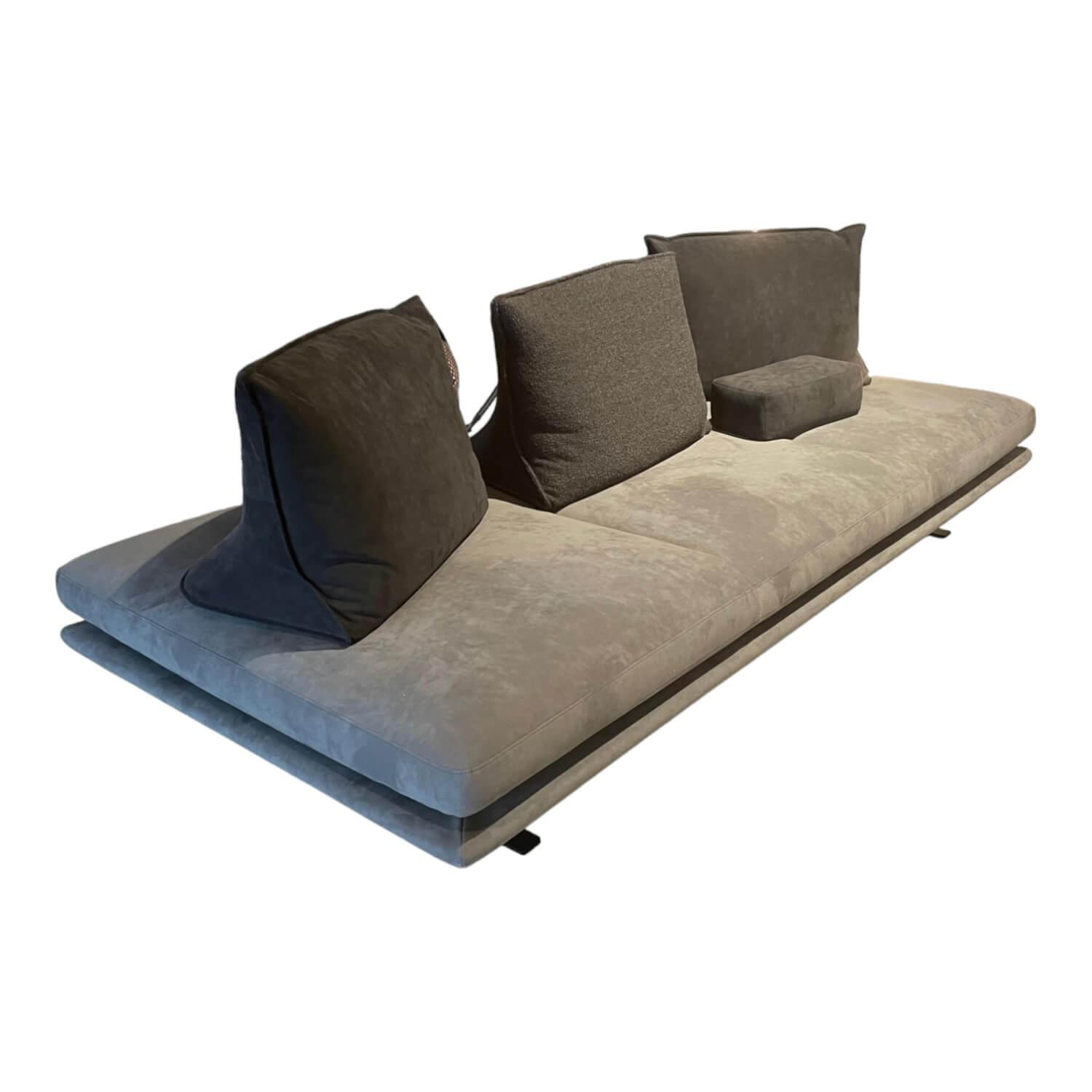 Sofa 3-Sitzer Prado Stoff Alcantara Steel Grau Y510 mit 4 Rückenkissen von Ligne Roset