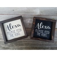 Alexa Bitte Füttern Die Kinder - Trendige Rustikale Gerahmt Holz Zeichen-Humorous Dekor von LilRusticSignShoppe