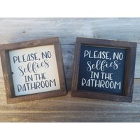 Bitte Keine Selfies Im Bad - Rustikale Sign Gerahmt Mini Holzschild Lustige Badezimmer Zeichen von LilRusticSignShoppe