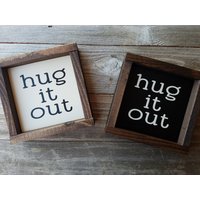 Umarmung-Rustic Wood Framed Sign-Bauernhaus Decor von LilRusticSignShoppe