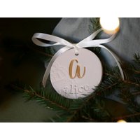 Personalisierte Weihnachtskugel - Vorname Initiale Dekoration Baum Geschenke Ton Handgefertigt von LilasEtc
