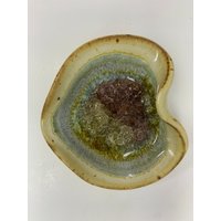 Infundiertes Glas Und Keramik Schmuckstück Tellertablett Mit Lila Klarem in Herzform Infundiertes Glas Und Keramik Schmuckstück Tellertablett Mit Lila Klarem in Herzform von LiliCollectibles