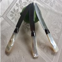 Antikes Obstmesser 3Er-Set, Perlmuttgriffe, Sterlingsilber-Kragen, Kottle Co. New York Sammlerstück Antikes Obstmesser 3Er-Set, Perlmuttgriffe, Sterlingsilber-Kragen, Kottle Co. New York Sammlerstück von LiliasAntiques