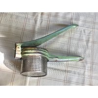 Metall Kartoffel & Gemüse Smasher Reisswerkzeug Rustikales Küchendekor von LiliasAntiques