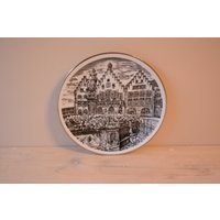 Vintage Sammler Porzellan Teller | Deutsches Stadtbild in Schwarz-Weiß Farben von LillAntique