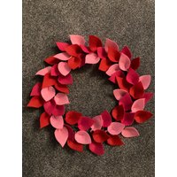 Rosa Und Roter Filz-Blätterkranz von LillMoo