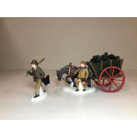 Abteilung 56 - Lieferung Von Kohle Für Den Herd Dickens Village-Serie Im Ruhestand, Vintage-Weihnachtsdorf-Accessoire, Dorfszene von LilliansCornerFinds