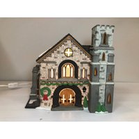 Abteilung 56 Whittlesbourne Church - Dickens' Village Series; 56 Ruhestand, Vintage-Weihnachtsdorf-Beleuchtetes Haus, Dorfszene von LilliansCornerFinds
