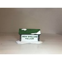 Dept 56 - New England Village Schild - Village Department 56 Im Ruhestand von LilliansCornerFinds