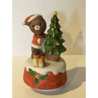 Weihnachtsspieluhr Braunbär Mit Weihnachtsbaum von Lilpicker