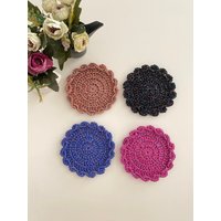 Glänzender Makramee Gehäkelter Untersetzer Handgemachtes Funkelndes Wohndekor von LilyShaaHandmade