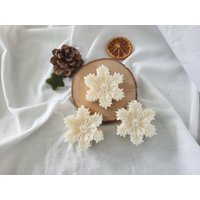 Handmade Schneeflockenkerzen/Weihnachtskerzen Winter Dekoration von LilysCandleStudio