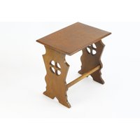 Rustikale Vintage Holzbank, Primitiver Geschnitzter Hocker, Kleine Möbel Bauernhausdekor von LilytheVinDutch