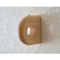 Minimal Maple Gardinenstange Halterung, Ungiftige Oberfläche, Halter Kleiderbügel, Einfach An Der Wand Montiert von LiminalFurniture