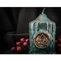 Schmelzende Sojawachs Kerze Mit Triskele - Gothic Witchcraft Decor Schmelzende Sojawachs Kerze Mit Triskele - Gothic Witchcraft Decor von LiminalRitesShop