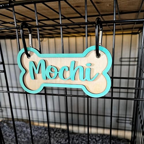 Personalisierte Holz-Hundemarke mit Knochenmotiv, personalisierbar, für Hundekennzeichen, Crate oder Room – rustikales Hundeschild für Haustiere – Custom Dog Room Decor (Stil 2) von LinCognivant