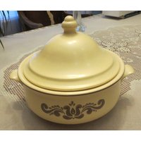 1984 Pfaltzgraff Village 2 Quart Auflaufform Mit Deckel 1984 Pfaltzgraff Village 2 Quart Auflaufform Mit Deckel von LindasGeneralStore